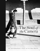 A kamera lelke: A fotós helye a képkészítésben - The Soul of the Camera: The Photographer's Place in Picture-Making