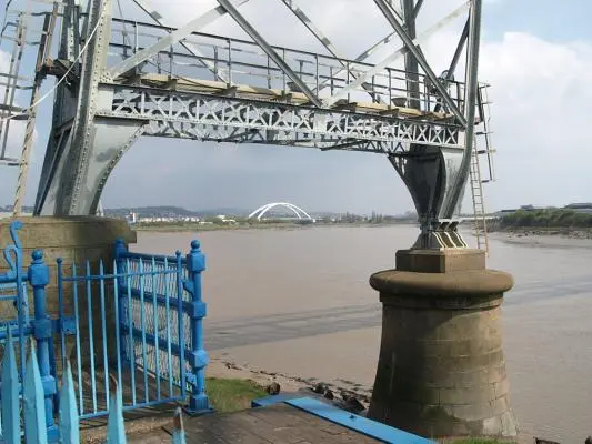 Newporti szállítóhíd és ipar a folyó mentén - Newport Transporter Bridge and Industry Along the River