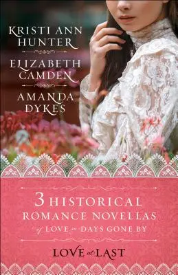 Végre szerelem: Három történelmi romantikus regény a szerelemről a letűnt időkben - Love at Last: Three Historical Romance Novellas of Love in Days Gone by