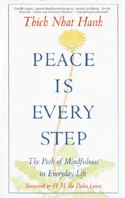 A béke minden lépés: A tudatosság útja a mindennapi életben - Peace is Every Step: The Path of Mindfulness in Everyday Life