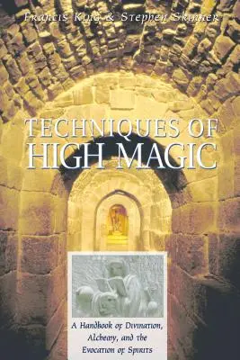 A magas mágia technikái: A jóslás, az alkímia és a szellemidézés kézikönyve - Techniques of High Magic: A Handbook of Divination, Alchemy, and the Evocation of Spirits