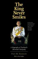 A király soha nem mosolyog: Bhumibol Adulyadej thaiföldi király életrajza - The King Never Smiles: A Biography of Thailand's Bhumibol Adulyadej