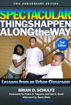 Látványos dolgok történnek az út mentén: Lessons from an Urban Classroom--10th Anniversary Edition - Spectacular Things Happen Along the Way: Lessons from an Urban Classroom--10th Anniversary Edition