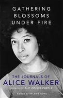 Virágokat gyűjteni a tűz alatt - Alice Walker naplói - Gathering Blossoms Under Fire - The Journals of Alice Walker