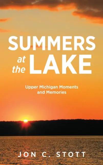 Nyarak a tónál: Felső-Michigan-i pillanatok és emlékek - Summers at the Lake: Upper Michigan Moments and Memories