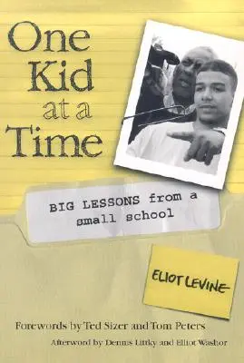 Egyszerre egy gyerek: Nagy leckék egy kis iskolából - One Kid at a Time: Big Lessons from a Small School
