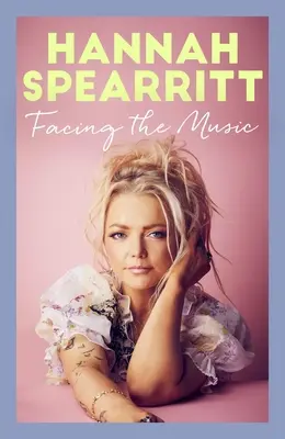 Szembenézni a zenével: Az S Club 7 sztárjának, Hannah Spearrittnek kegyetlenül őszinte emlékiratai - Facing the Music: A Searingly Candid Memoir from S Club 7 Star, Hannah Spearritt