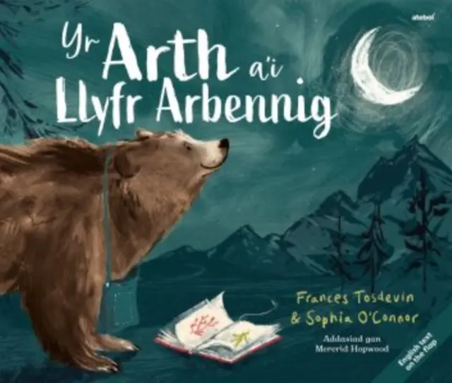 Arth a'i Llyfr Arbennig, Yr / Bear and her Book, The (A medve és a könyve) - Arth a'i Llyfr Arbennig, Yr / Bear and her Book, The