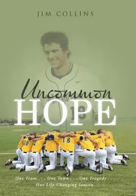 Uncommon Hope: Egy csapat . . . . Egy város . . . . Egy tragédia . . . Egy életet megváltoztató évad . - Uncommon Hope: One Team . . . One Town . . . One Tragedy . . . One Life-Changing Season.