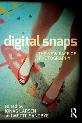 Digitális pillanatok: A fényképészet új arca - Digital Snaps: The New Face of Photography